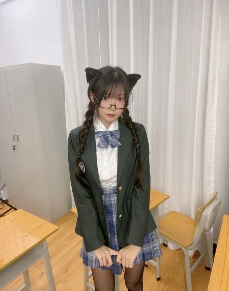 我被最想拥抱的人给威胁了_午夜伦不卡高清在线观看